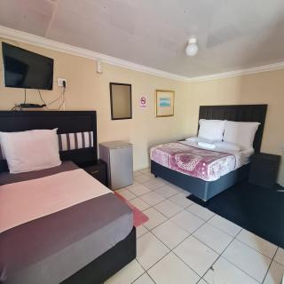 HostHub Guest House - 9