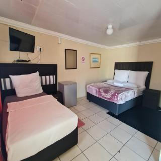 HostHub Guest House - 4