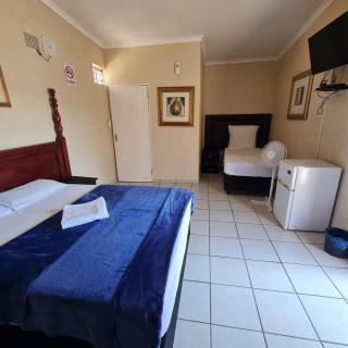 HostHub Guest House - 2