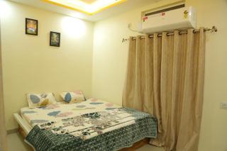 ShivAOM Family Homestay - 3