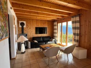 South-facing chalet 15 minutes from skiing - 3