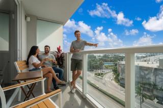 Beachfront Resort Studio with 2 Queen beds, Balcony & Pool - 3