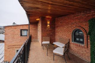 Sunshine Apartments - 4