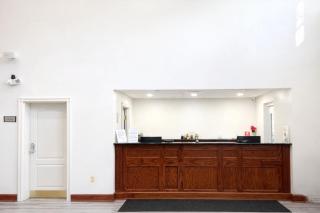 Seffner Inn and Suits - 6