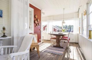 Authentic Swedish seafront house with sauna, beach & hot tub - 3