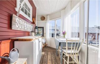 Authentic Swedish seafront house with sauna, beach & hot tub - 6
