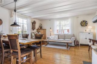 Authentic Swedish seafront house with sauna, beach & hot tub - 8