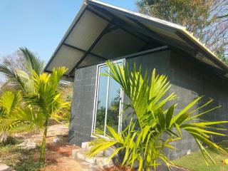 Charger Club - Private Huge 7 acre Farmhouse - Couples Allowed - 7