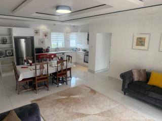 Top End - Apartments - 8