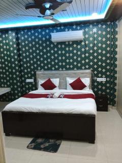 Hotel Yash Dham , Walking Distance To Ram mandir - 8