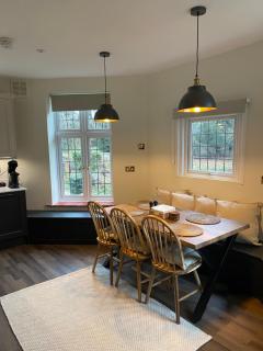 Cosy Riverside Hideaway - 6