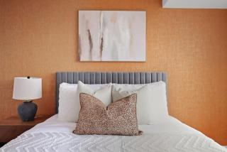 Elegant 2BR Sky Condo for 9 - Terrace - Lake Views - 7