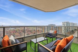 Elegant 2BR Sky Condo for 9 - Terrace - Lake Views - 6