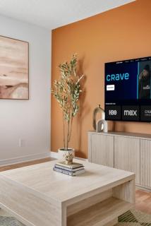 Elegant 2BR Sky Condo for 9 - Terrace - Lake Views - 2