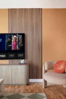 Elegant 2BR Sky Condo for 9 - Terrace - Lake Views - 1