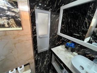 Modern Camama Getaway for Work or Family stays - 2