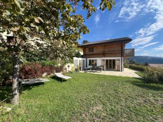 South-facing chalet 15 minutes from skiing - 1