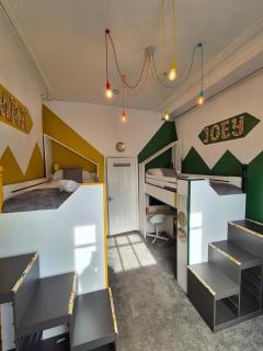 2 Bedroom 2 Bathroom Apt, Parking, Garden, SKY TV - 2