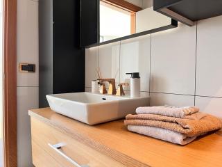 Stay in a Modern Villa with a Private Pool in Çeşme - 8