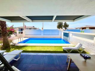 Stay in a Modern Villa with a Private Pool in Çeşme - 5