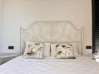 Stay in a Modern Villa with a Private Pool in Çeşme - 3