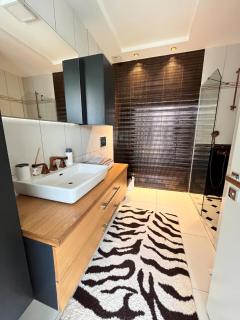 Stay in a Modern Villa with a Private Pool in Çeşme - 1