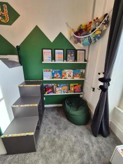 2 Bedroom 2 Bathroom Apt, Parking, Garden, SKY TV - 1