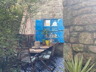 The Hexagon House - 6