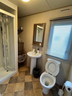 Camber Sands - Family Staycation, 3 BR, FREE WI-FI, PRIVATE PARKING - 2