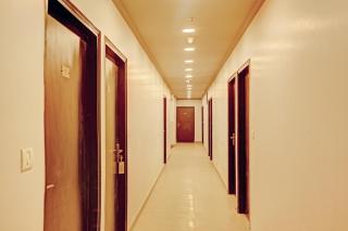 Collection O One Hotel - 8