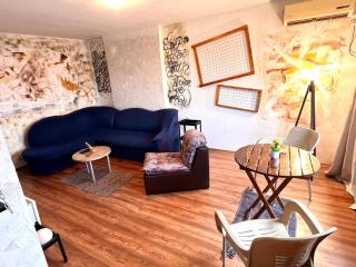 Stylish Art Apartment - 4