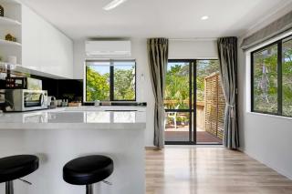 The Studio Modern Charm Peaceful Garden Surrounds - 9