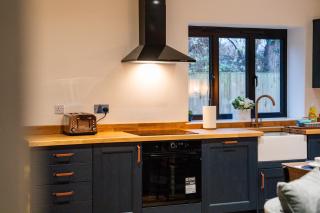 High Trees Lodge - Luxury Retreat with 2 Bed King En-Suites - 1