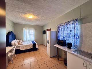 Windhoek Stay, Elegant and Fully Furnished - 3