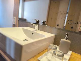 5Sterne Ferienwohnung im Fachwerk mit Bergblick in Alleinlage und großem Garten, Infrarotkabine - 8