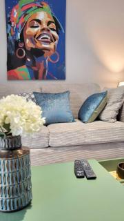 Warm and cozy corner apartment - 8