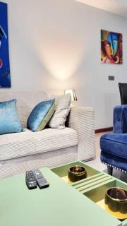 Warm and cozy corner apartment - 7