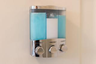 3BR 2BA Jacuzzi Putting Green Close to Airport - 9