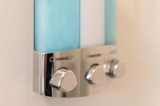 3BR 2BA Jacuzzi Putting Green Close to Airport - 8