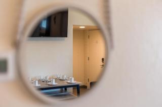 3BR 2BA Jacuzzi Putting Green Close to Airport - 4