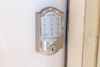 3BR 2BA Jacuzzi Putting Green Close to Airport - 3