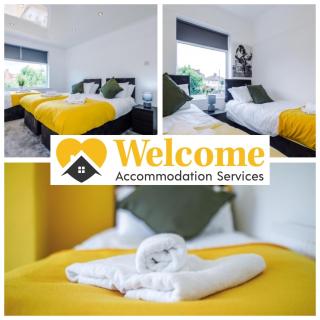 warm modern 3 bedroom house free secure off road parking, wifi & sky sleep upto 6 guest 2 bathrooms - 0