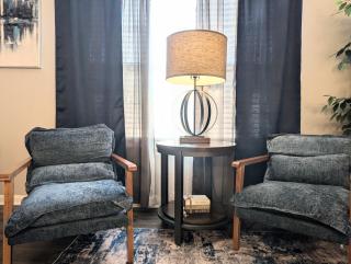 2x2 Comfy retreat close to airport - 4