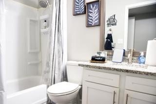 2x2 Comfy retreat close to airport - 1