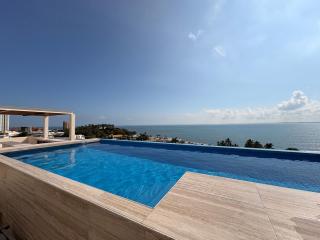 Luxury 2-Bedroom Apartment with amazing view - Infinity Pool and Rooftop in Building - 8