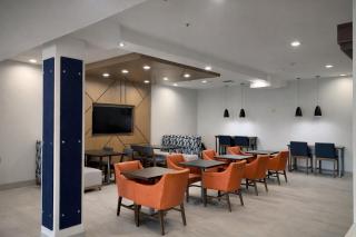 Holiday Inn Express & Suites Bridgeport by IHG - 3