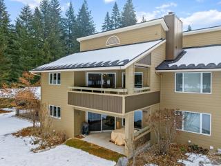 Ski & Tee Condo: A cozy mountain sport basecamp! - 9