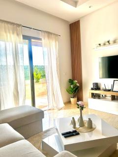 Zen Terrace Design Studio in Zenata, WiFi & Pool - 6