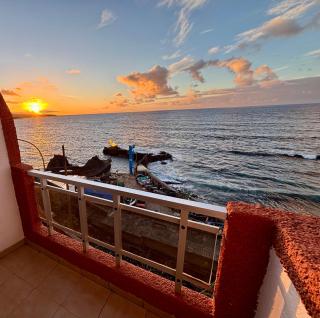 Casa de Las Olas - Ocean Front with Balcony - Punta del Hidalgo - 1