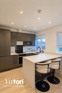 Modern, Central Windsor Retreat, Free Parking - 6